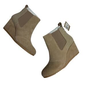 TOMS BAILEY WARM TAUPE FASHION PULL ON ROUNDED TOE WEDGE ANKLE BOOTS SIZE 8 NEW